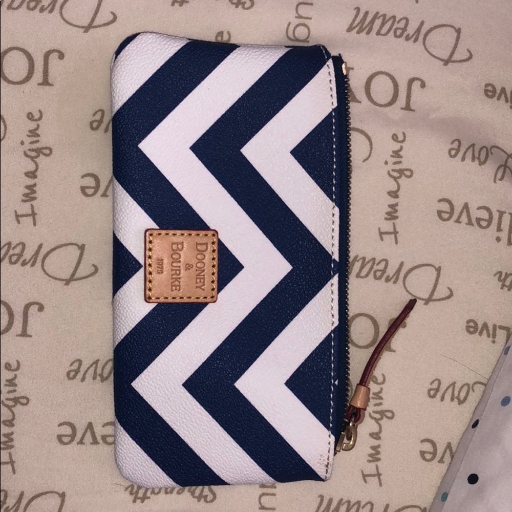 Dooney & bourke wallet
